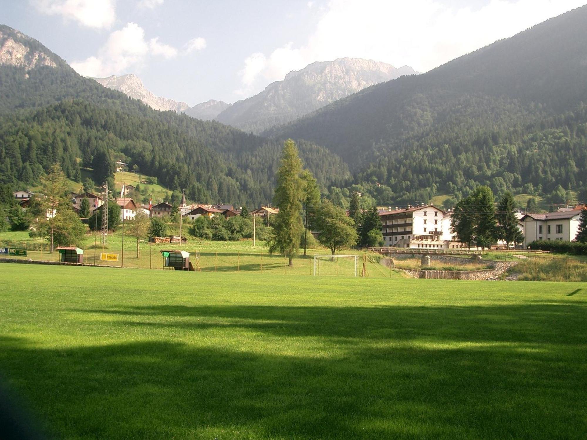 Hotel Davost Forni di Sopra Ngoại thất bức ảnh