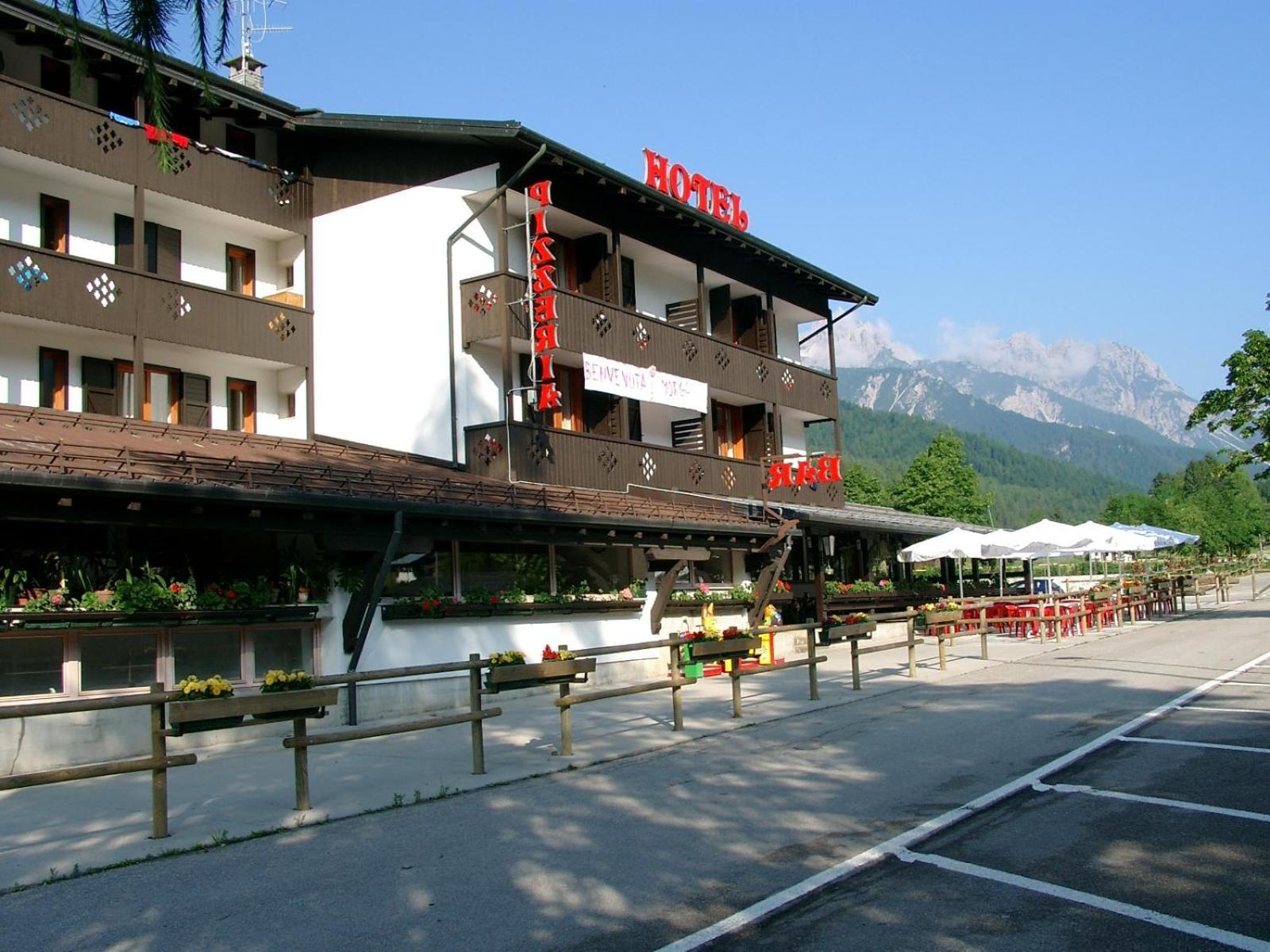Hotel Davost Forni di Sopra Ngoại thất bức ảnh