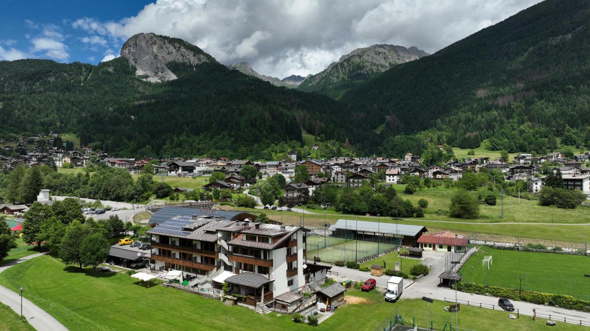 Hotel Davost Forni di Sopra Ngoại thất bức ảnh