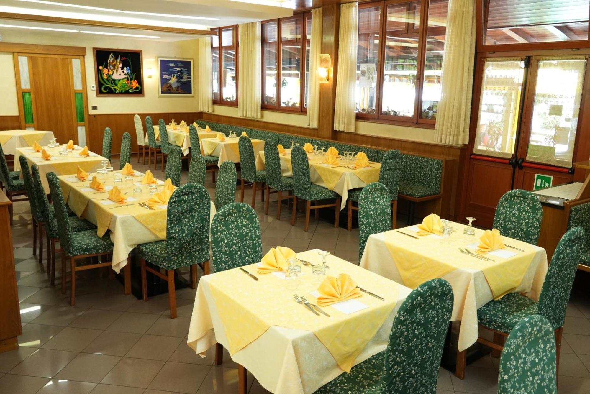 Hotel Davost Forni di Sopra Ngoại thất bức ảnh